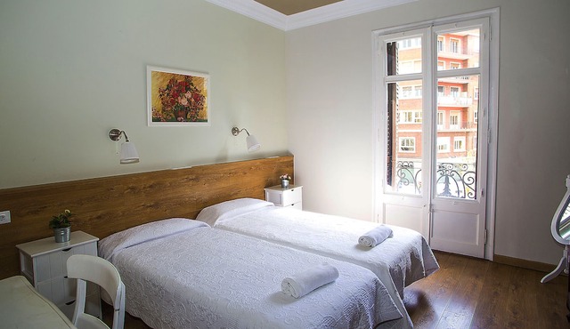 Special offer Elegant apartment in Paralel for 10 guests.
