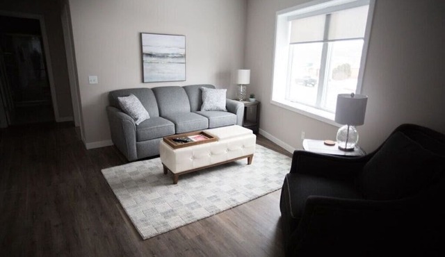 Monogram inn and Suites-The Shoreline (Room #11)