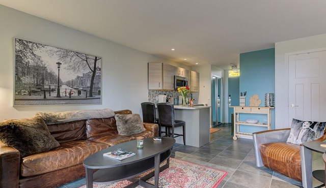 ☀ Cozy Aviation ✈ Style Lake View Condo @ The Shores