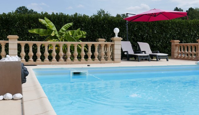 Charming house with private heated pool in the Périgord in the Dordogne.