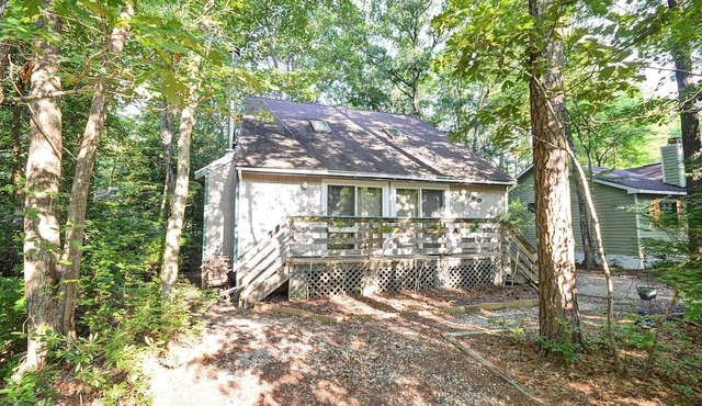 Cozy 3 bedroom 2 bath beach house with private setting! Pool, Trolley, Wifi, Beach Town!