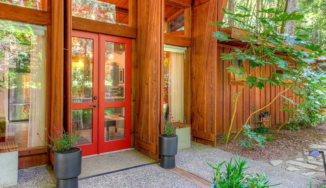 Mid Century Cabin in the Redwoods