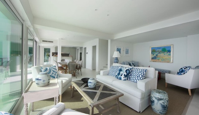 Monaco Bay View villa with pool, sea views, secure parking for 3 cars, elevator.