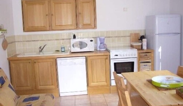 Small contemporary villa with all mod cons (new)