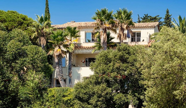 CENTRAL VILLA with PANORAMIC SEA VIEWS -- SAINTE-MAXIME -- SLEEPS 14 !