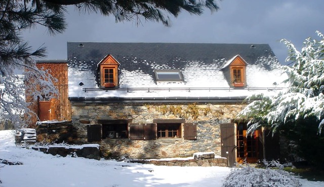 CHARMING CHALET, CLASS 3 *, LARGE GARDEN FENCING 10 MIN FROM LUCHON