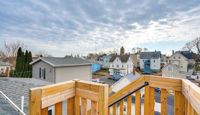 Apt in Historic Lynn Neighborhood: 2 Mi to Beach!