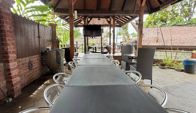 Serene Palm Heritage Tropical Villa