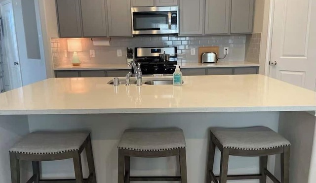 Huge family friendly 2 story house with 4 large bedrooms in Atascocita!