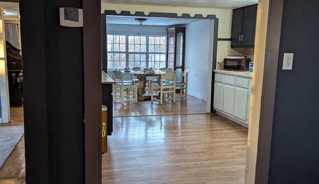 Charming Bungalow in lovely Poplar Bluff with WiFi