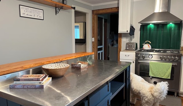 The Little Wellness Farm - Charming 3-bedroom farmhouse in lovely Marysville, OH