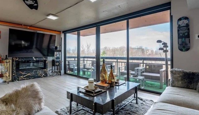 Centrally Located Luxury Modern 2 Bed 2 Bath Condo in the Heart of Tysons!