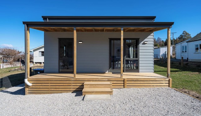 Leven Street Crib - Modern, warm stay in the heart of historic Naseby