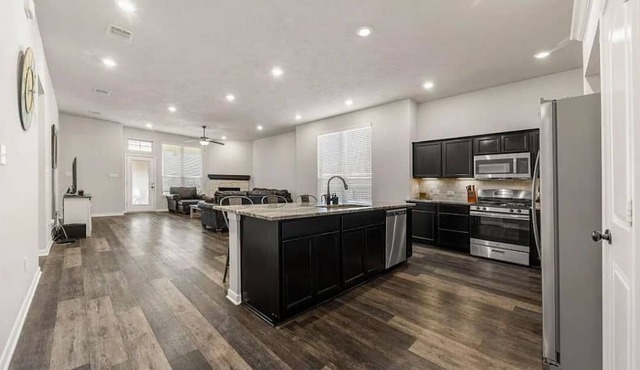 House at Pecan Lakes Golf course. Charming 3-bedroom 2 bath in Navasota .