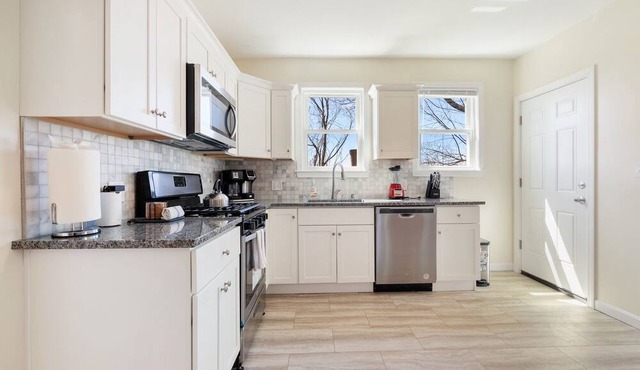 Spacious 2BR near UMASS | Savin hill | T Stop 9819