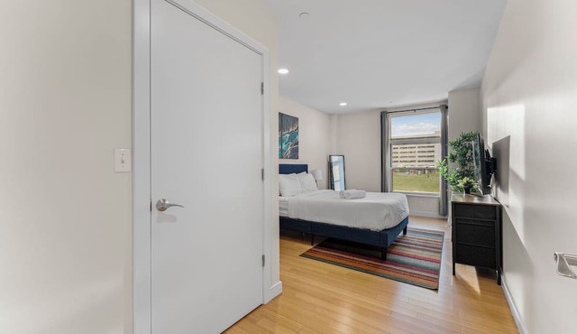 Beautiful 2BD/2BA in Southend Boston 8770