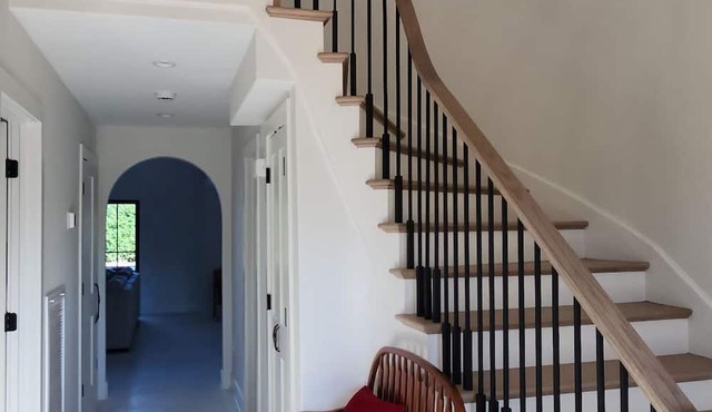 SPACIOUS 4-bedroom house in charming Metairie with AC, WiFi, Pool, Patio