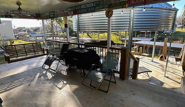 Serene Lakefront Getaway | Boathouse | Kayaks | Gazebo with Swings
