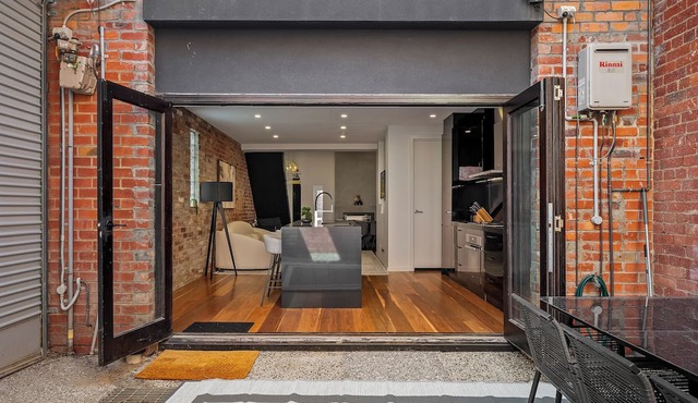 Unbeatable Location Famous Chapel St Family Home