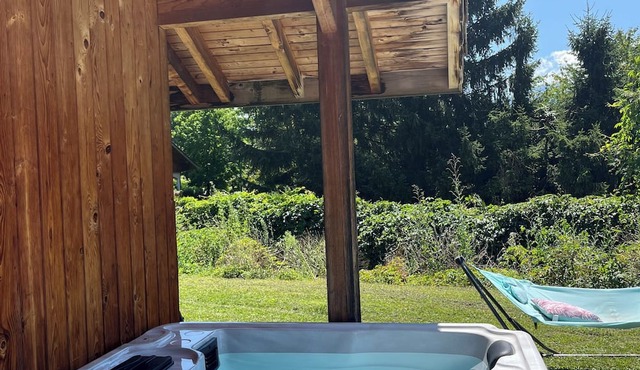 Between lake and mountains Chalet 136 m2 + maisonnette 36 m2/swimming pool /jacuzzi