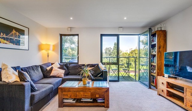 Spacious, modern, cosy apartment in the heart of Battersea