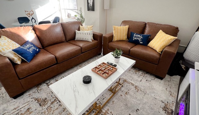 Luxury 2BD 2BA with Free Parking in Downtown Indianapolis