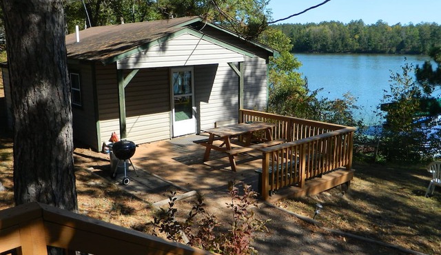 Snowmobile paradise! 2.5 hrs-Twin Cities Charming 2bedroom cabin, Gordon Minong