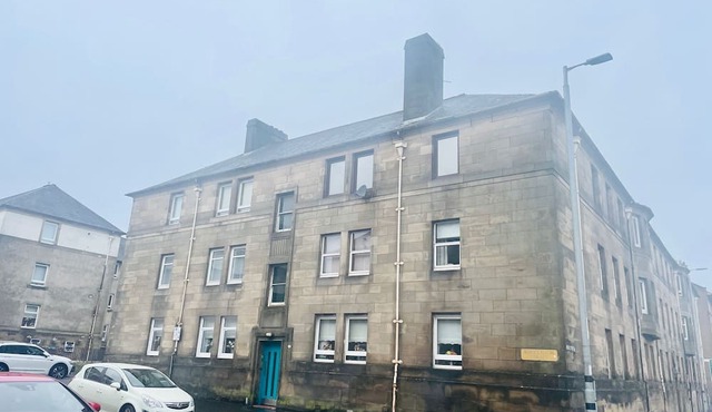 Stunning 2-Bed Apartment in Greenock - Sleeps 6