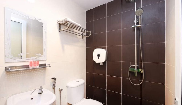 Super OYO 496 Hotel De Eco Inn