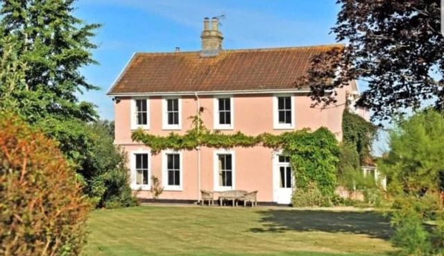 200 yr old English Vicarage Spacious 6 bedroom in fabulous Westbury with WiFi