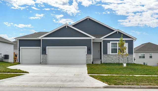 1 Mi to Golf: Quiet Waukee Home w/Fireplace!