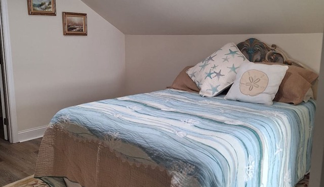 4-bedroom house in near state park and Bethany beach with WiFi and AC