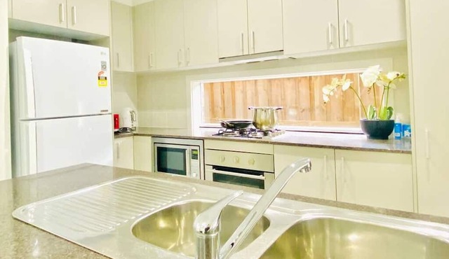 Kellyville 5Br-Closed to Shops, Parks and School