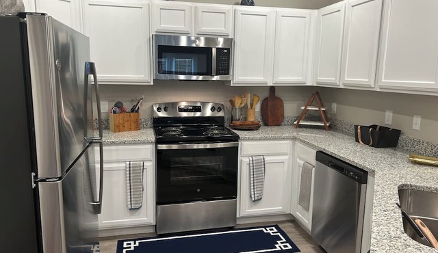 Cozy 2-bedroom apartment in enchanting Melissa with WiFi and fitness room