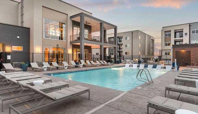 1br/1bath - Corner Luxury Apartment. 7 min from Balloon Fiesta Park. Views! n
