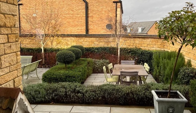 Luxury 5-Bedroom Retreat Garden