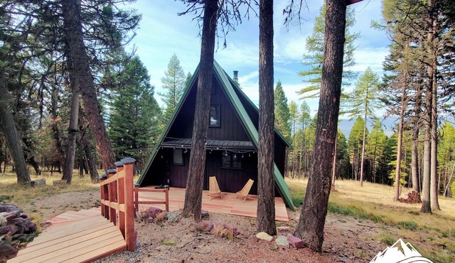 Das BârenHaus is a Charming 2-bedroom A-frame cabin in lovely Seeley Lake