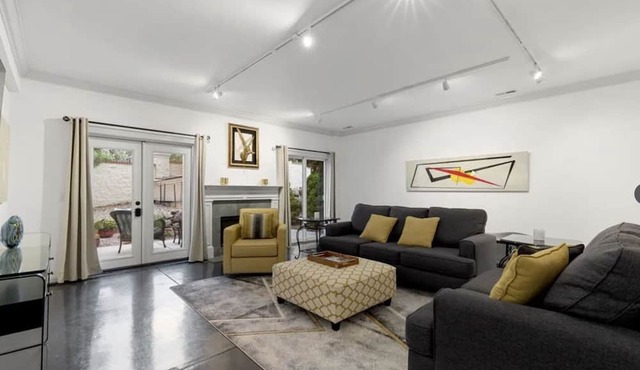 Charming 2-bedroom apartment nestled in nature behind the Broadmoor Hotel.