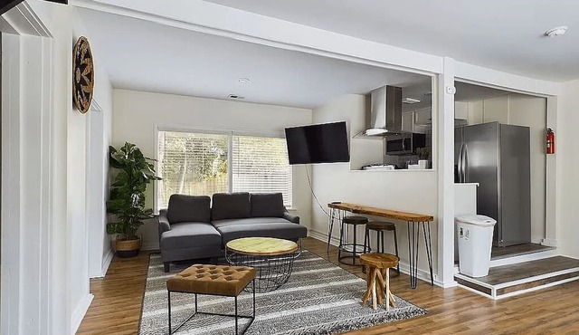 Elegant apartment in historic Rosewood. 10 minutes from Downtown Columbia.