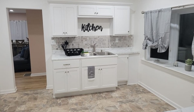 Quiet, Beachside Modern 2-bedroom with WiFi and AC in charming Rochester