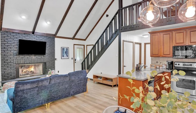 Cozy Cabin Escape: Fire Pit, Kayak, Near Ski Resorts, Kalahari, and Camelback!