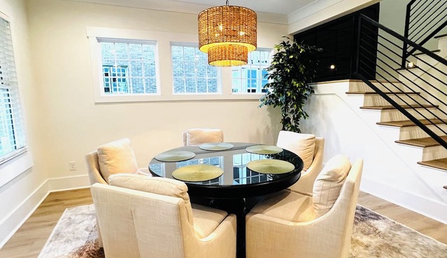 Spacious custom designed bungalow with 6 bedrooms & wifi in enjoyable Birmingham