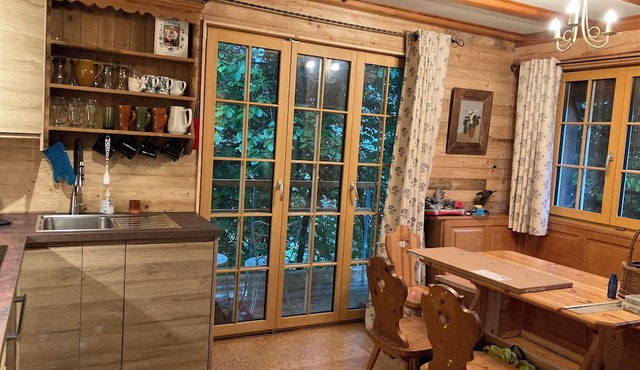 Cosy Mountain Chalet Retreat,nPrivate ,unique ,forest location.nnn