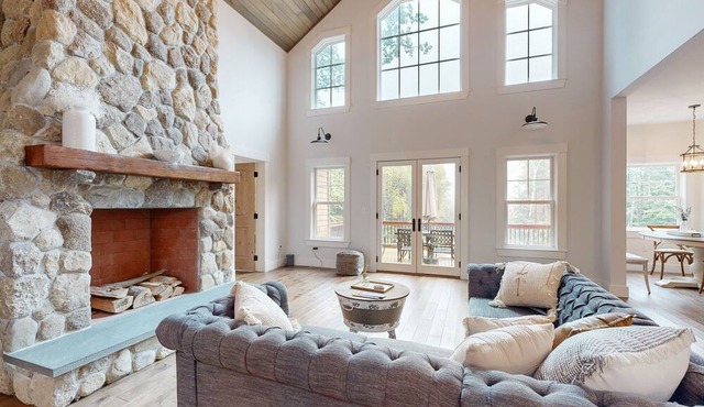 NEW BUILD! Mountain views, minutes from Squam's Sandwich Beach and boat ramp!