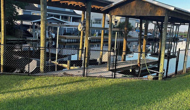 BOAT LIFT. DEEP WATER ACCESS. Beautiful water front home in Lynn Haven.