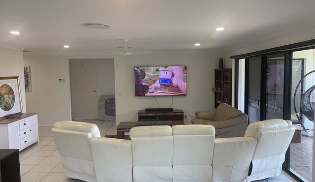 Suburban Family Oasis close to Brisbane airport