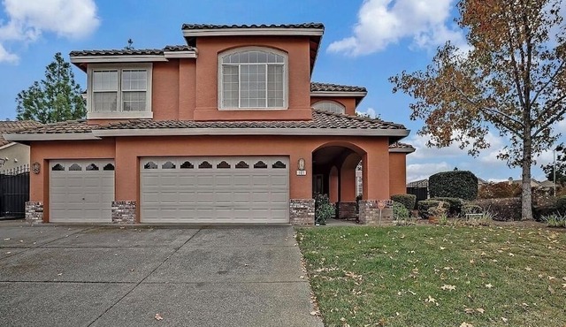 Spacious 5-bedroom house in fabulous Vacaville with AC