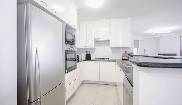 Pyrmont 2 Bed apartment - Prime Location w parking