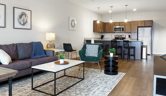 Barsala l Chic 1BR Near B&O Trail & Pool in Avon/Brownsburg!