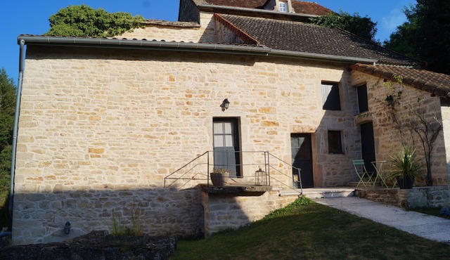 Cosy little nest in the heart of a small Burgundy village